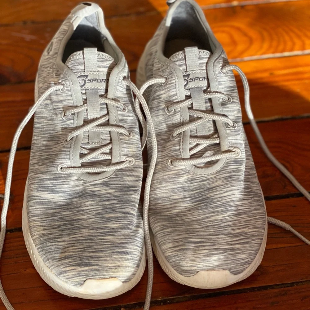 Skechers Sport Sneakers Gray and White Size 9.5 Like New